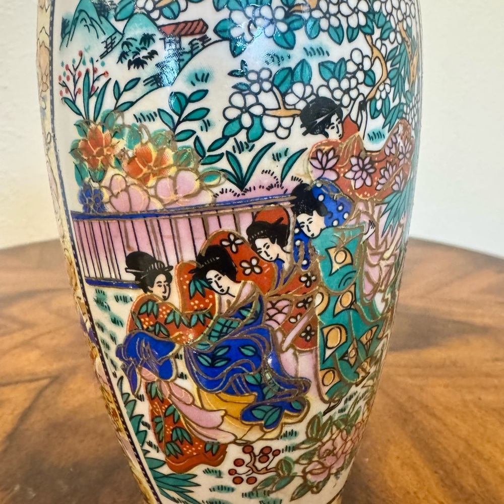 Japanese Satsuma Geisha Girl Porcelain Vase 9 1/2 Inches - Picture 5 of 10